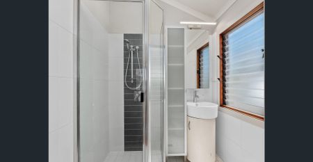 Beautiful Family Home in Heart of Taringa - Photo 5