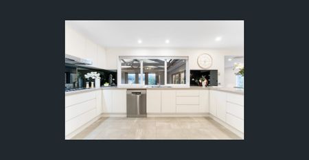 Stylish Family Home Opposite Templeton Primary School - Photo 4