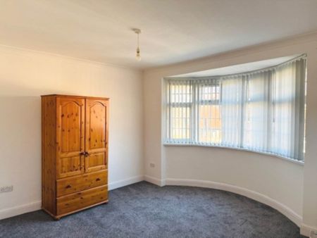 Chairborough Road, High Wycombe - Photo 2