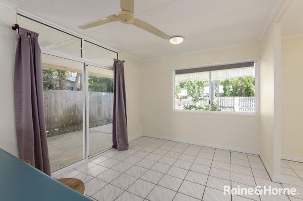 3 BEDROOM : 2 BATHROOM : FULLY-FURNISHED : CLOSE TO BEACH - Photo 1