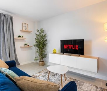 2 Bedroom Apartment For Rent in Estepona, Málaga - Photo 4