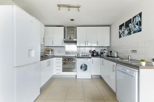 2 bedroom flat to rent - Photo 1