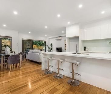 2/5 Bicton Street, Mount Waverley VIC 3149 - Townhouse For Rent | D... - Photo 1