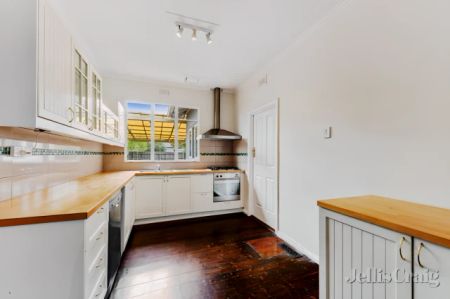 3 Bed, 1 Bath - Photo 5