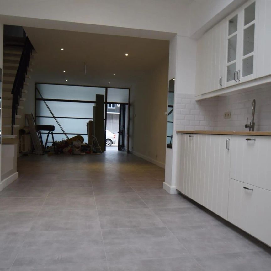 Ruime woning nabij Sint-Amandsplein, vlot bereikbaar - Photo 1