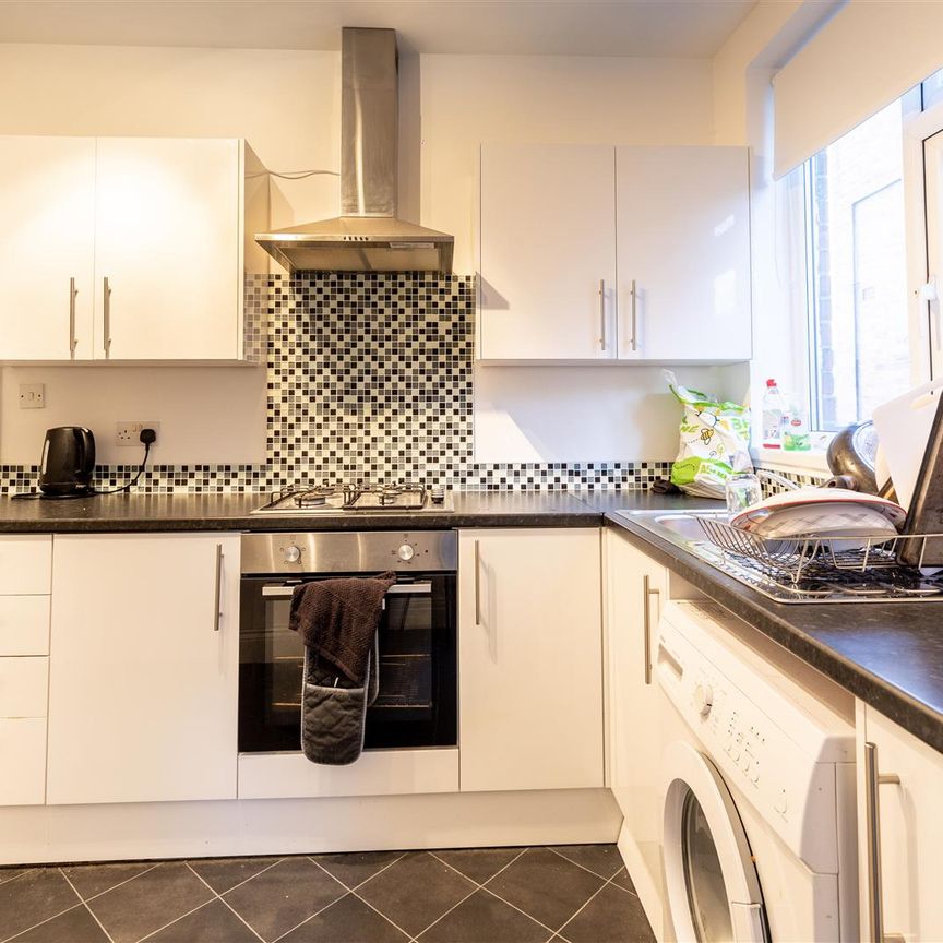 2 bed flat to rent in Benton Road, Newcastle Upon Tyne, NE7 - Photo 1