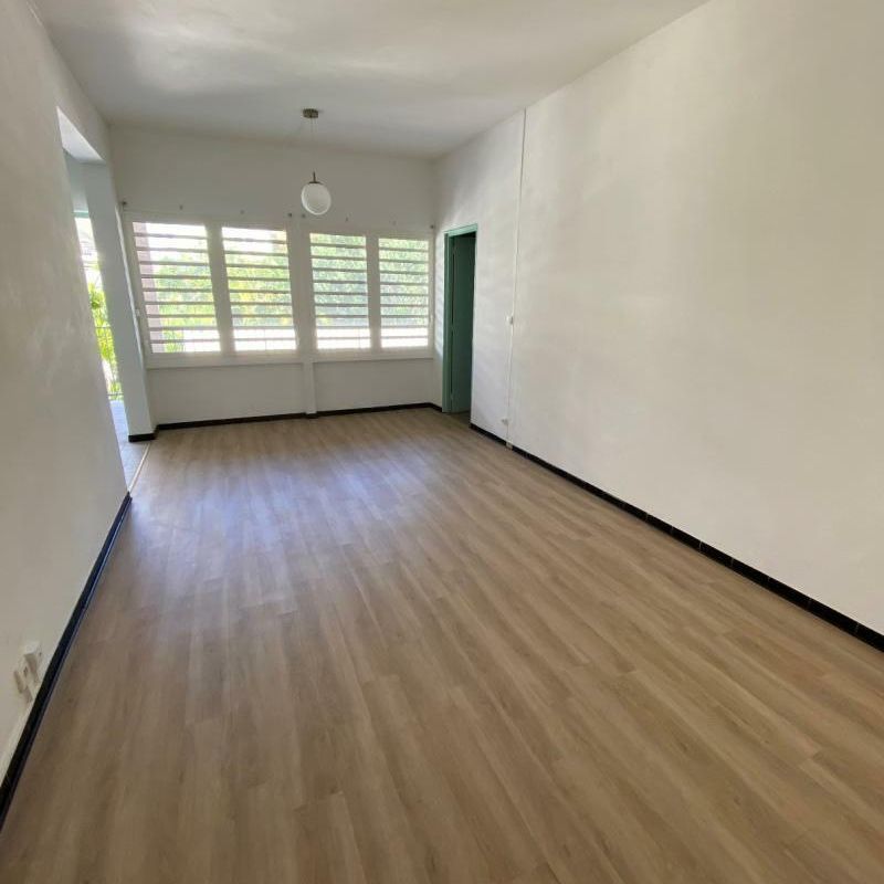 Location Appartement 4 pièces 85m² ST DENIS 97400 - Photo 1