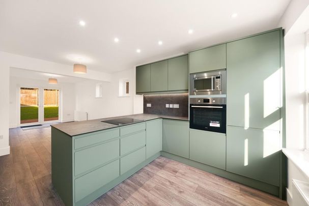 4 bedroom detached house to rent - Photo 1