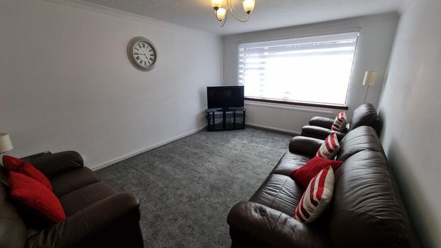 4 bedroom end of terrace house to rent - Photo 1