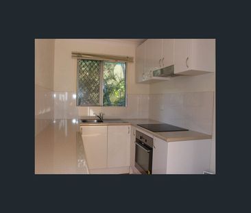 2 Bed Unit in Prime Location! - Photo 3