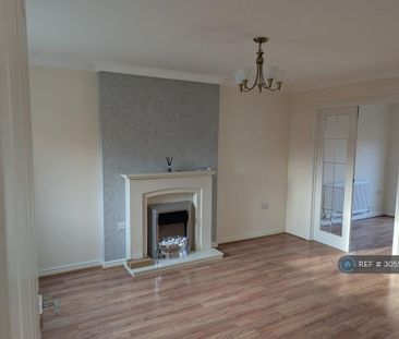 3 bedroom semi-detached house to rent - Photo 2