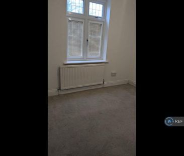 4 bedroom semi-detached house to rent - Photo 5