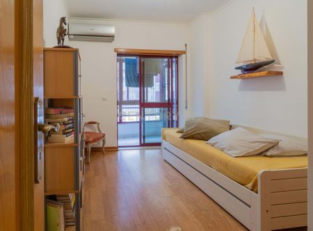 Almada, Setúbal Municipality - Photo 2