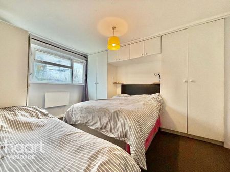 2 bedroom flat to rent - Photo 4