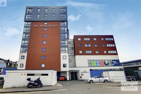The Green, UB2, Southall - Photo 2