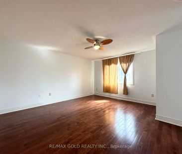 Detached Home For Lease | W9053645 - Photo 5