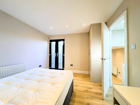 2 Bed Flat, Durnsford Road, SW19 - Photo 4