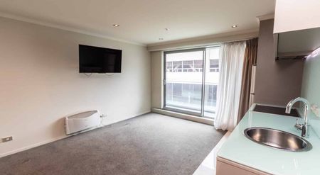 1 bed with city view in Wellington City - Photo 3