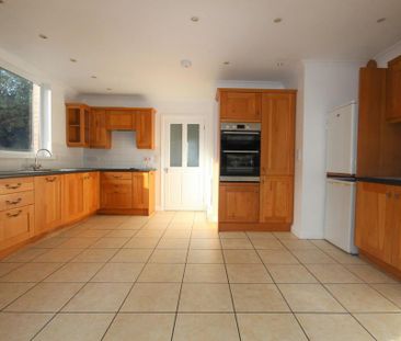 4 bedroom bungalow to rent - Photo 2