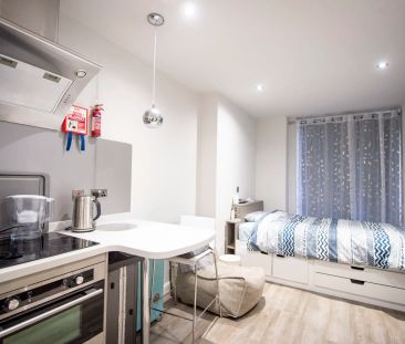 West Walk Studios - Photo 3