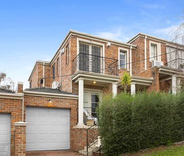 Elevated Georgian Town Home Nestled In Court Location! - Photo 1