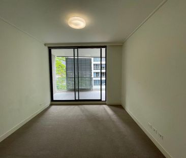 Luxury Two Bedroom Apartment with water views - Photo 2
