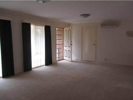 STYLISH, MODERN THREE BEDROOM TOWNHOUSE - APPLICATION PENDING - Photo 2