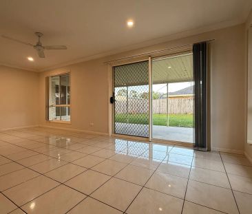 Family Home in Caboolture! - Photo 3