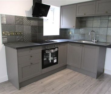 Halifax Road, Birchencliffe, Huddersfield - Photo 2