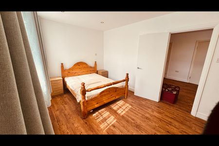 1 Bed Flat, Park Royal Road, NW10 - Photo 2