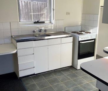 IDEAL FOR SINGLE PERSON OR COUPLE - Photo 2