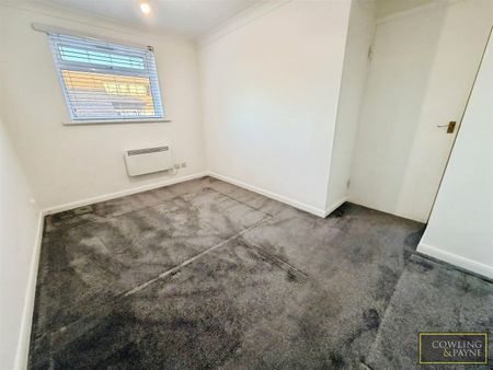 Brackley Crescent, Basildon, Essex - Photo 5