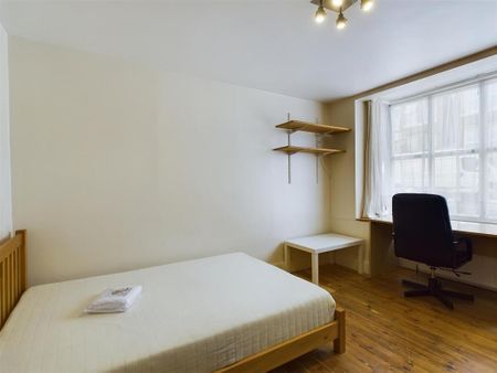 4 bedroom apartment to rent - Photo 2