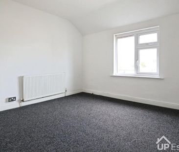 3 bedroom end of terrace house to rent - Photo 4