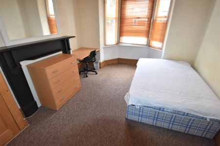 4 bedroom terraced house to rent - Photo 2