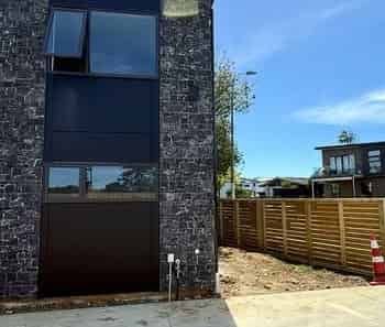 4 bedroom + 3 Bathroom - Photo 1