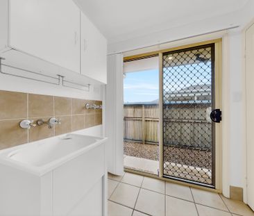 114 Carpenter Way, Sandstone Point QLD 4511 - House For Rent | Domain - Photo 5