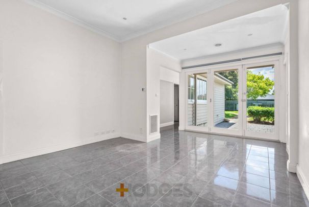 Stylish Californian Looking Into The Sun - Photo 1