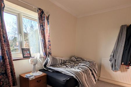 3 bedroom semi-detached house to rent - Photo 4