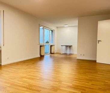 Moderne und freundliche 2-Zimmer-Wohnung mit EBK und Balkon - Photo 3