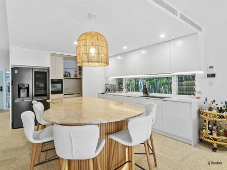 LUXURY WATERFRONT FULLY FURNISHED THREE BEDROOM + HOME OFFICE - Photo 5