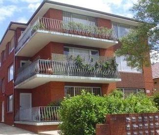 Top Floor, Two Bedroom Apartment - Photo 1