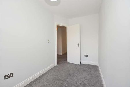 The Boulevard, Crowley, RH10 - Photo 3
