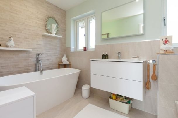Courtington Lane, Bloxham - Photo 1