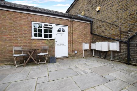 Tudor Road, Hampton, TW12 - Photo 2