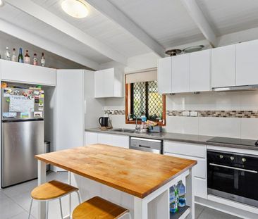 4 BEDROOM HOUSE IN A GREAT LOCATION - Photo 3