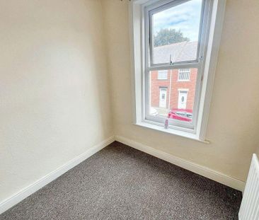 3 bed upper flat to rent in NE29 - Photo 2