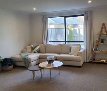 Fully furnished, ready to move in 2 bedroom home - Photo 3