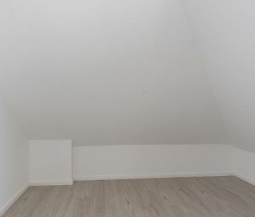 Neubau! Helle 3-Zimmer Dachgeschosswohnung mit tollem Balkon in Ras... - Foto 1