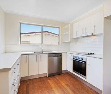 2 Salway Street, Stafford Heights QLD 4053 - House For Rent | Domain - Photo 6